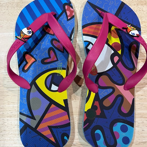 Size 7/8 Adorable flip flops. EUC. - Picture 7 of 7